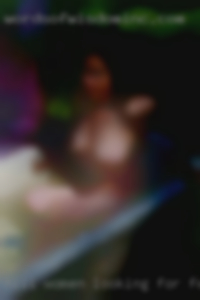 Hiii women looking for fun new experiences in Atchison!