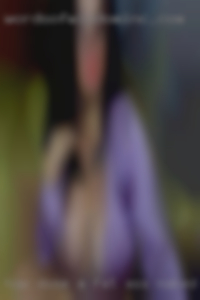 How dose a fat ass naked dick in me.