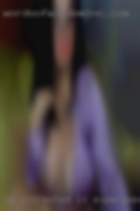 I'm intrested in experimenting nude with men.